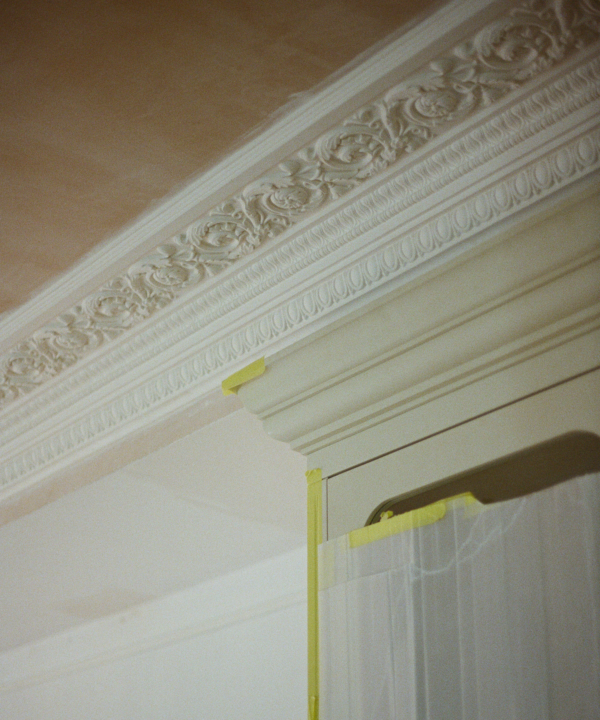 Plaster formation on the ceiling