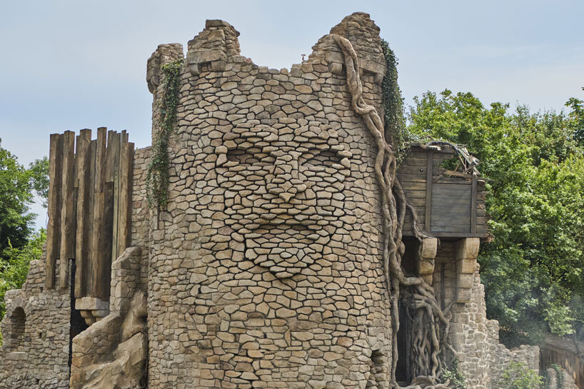 Kinetic sculptures outlined the face into the tower's masonry in the French theme park.