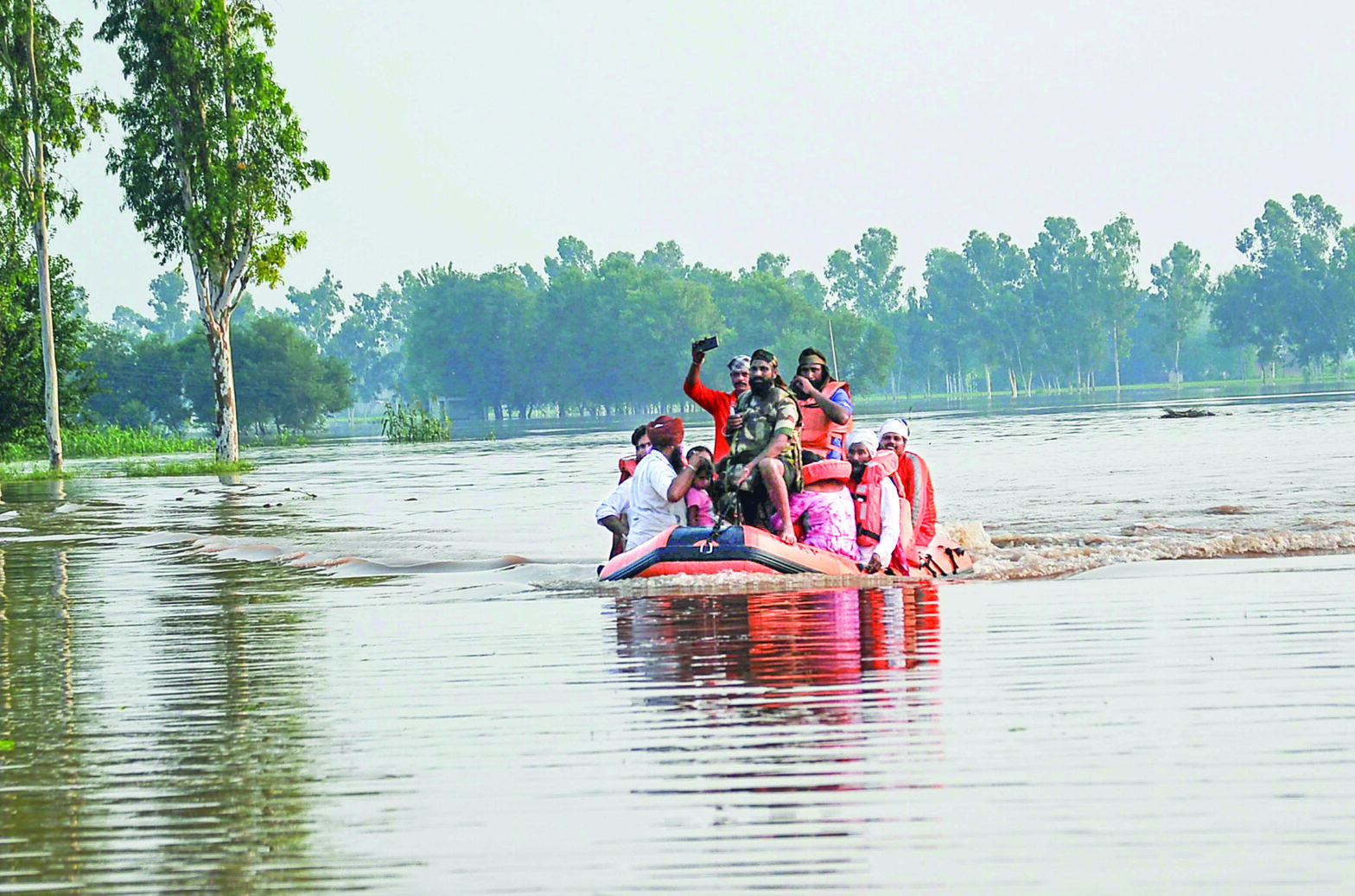Barrage gate on Ravi collapses, Punjab locks engineers