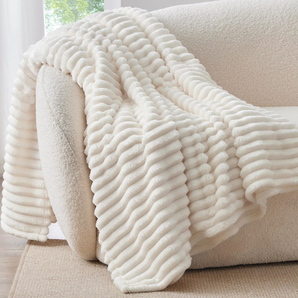 Fleece throwing blanket  Fleece throwing blanket