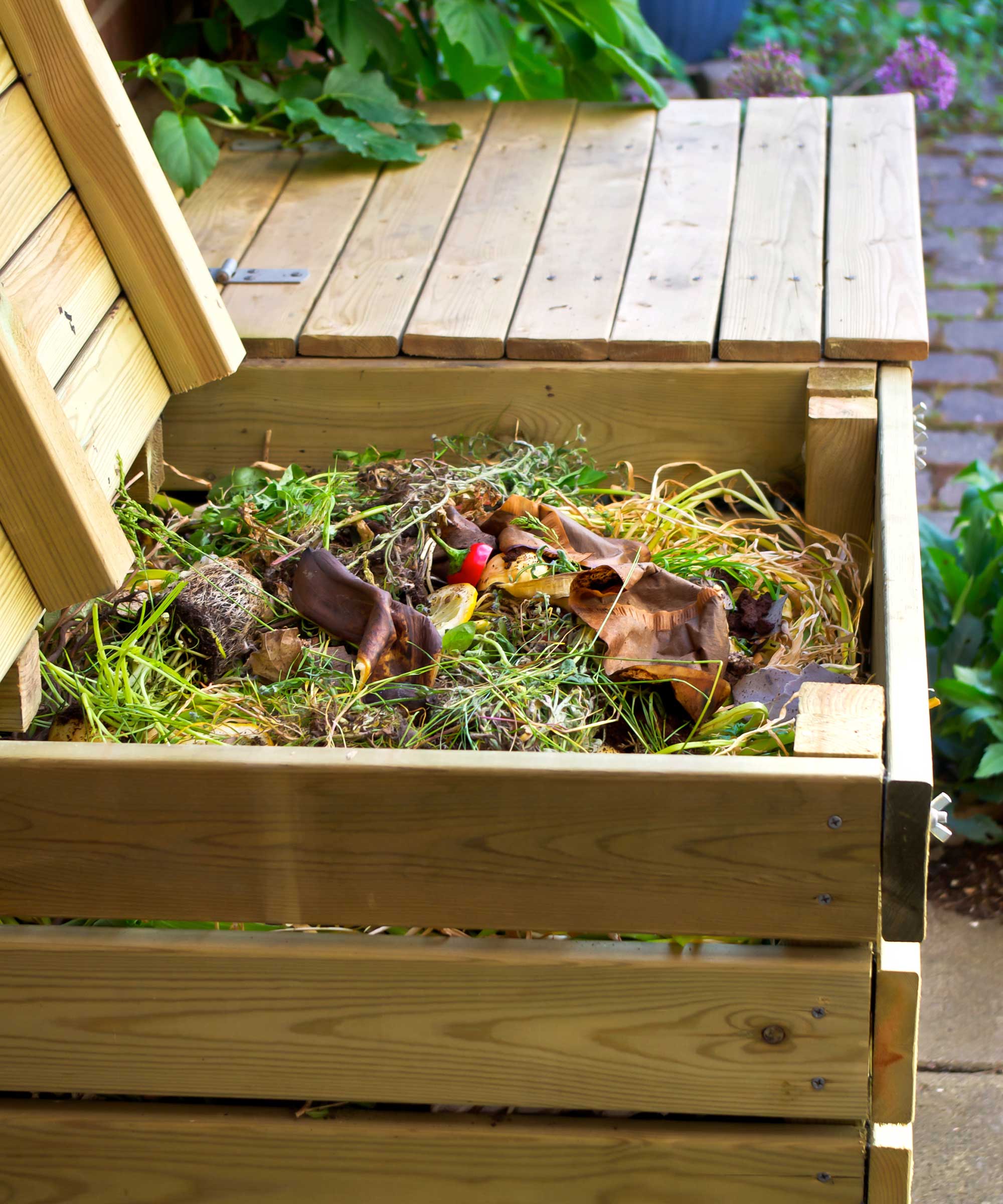 Wood compost container with lid