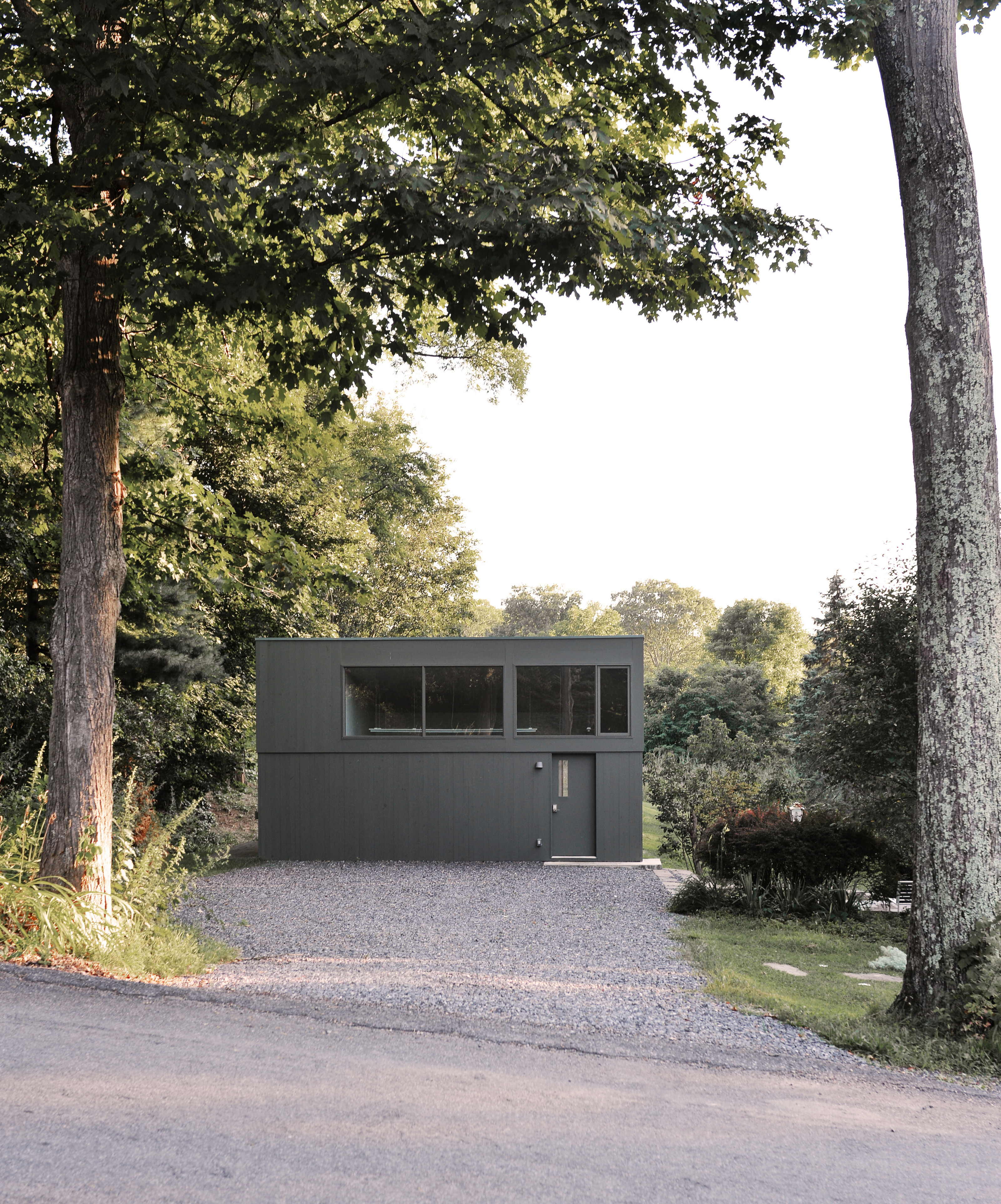 Entrance facade with the clerestory windows above the studio room