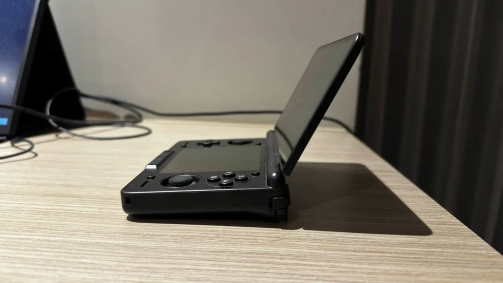 The AYN Thor could be the perfect handheld for DS emulation – First Impressions 4 AYNThorPreviewSideProfile
