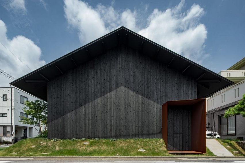 Yamaguchicho House in Japan by Slow