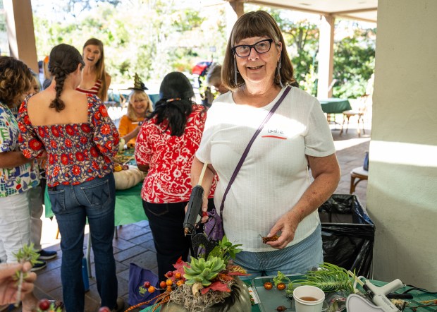 Leslie Pembroke (Jon Clark)