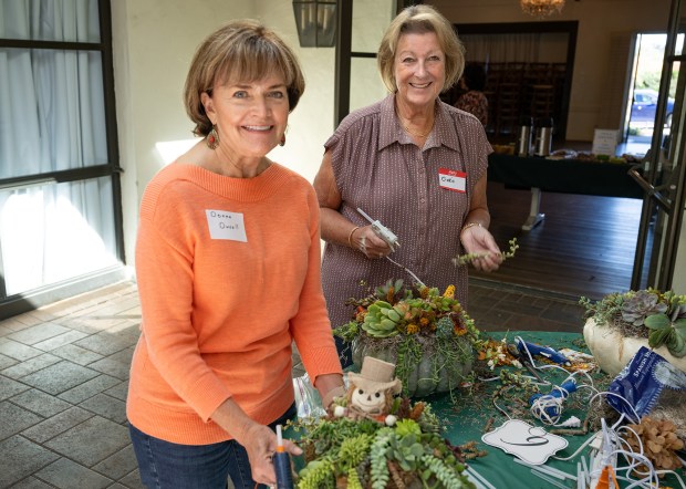 Donna, Chris (Jon Clark)