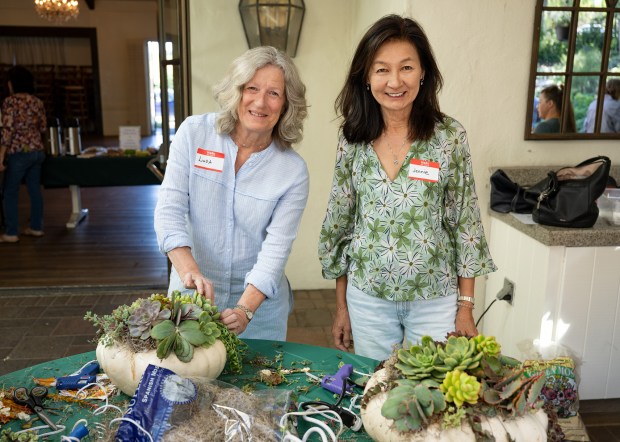 Linda, Jennie (Jon Clark)