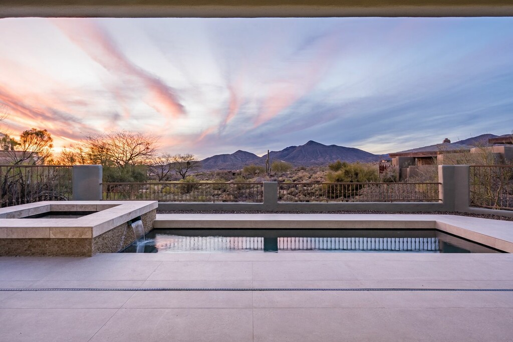 Luxury living in Desert Mountain in stunning Scottsdale