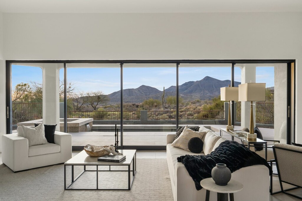 Luxury living in Desert Mountain in stunning Scottsdale