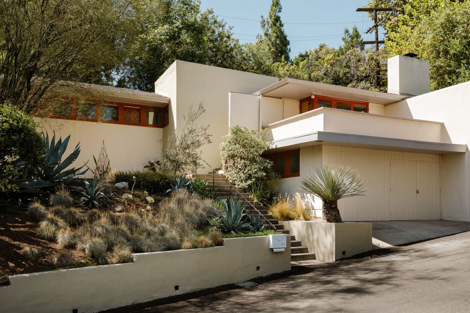 One of Richard Neutra's protégés designed this $1.7 million home for a Caltech professor