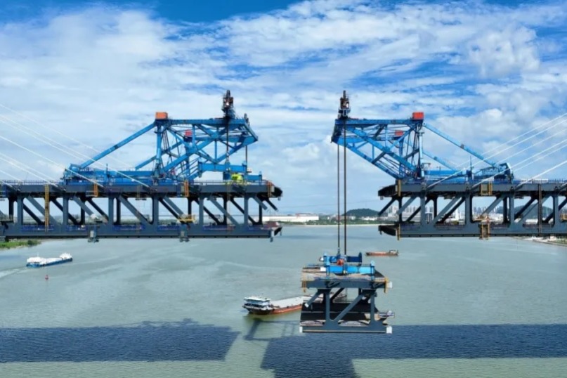 Work on the Pearl River double-decker bridge in Guangdong is progressing smoothly