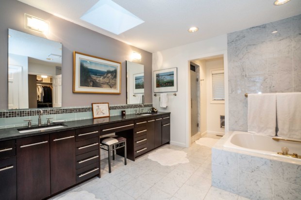 34 Cary Lane, Bloomfield