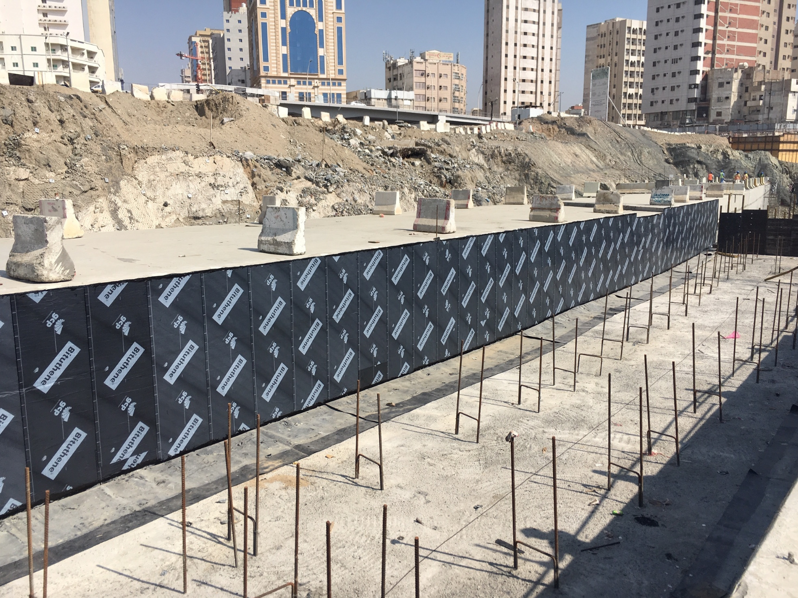 BITUTHENE® 5000 was developed for modern infrastructure and offers proven protection against water damage and decay.