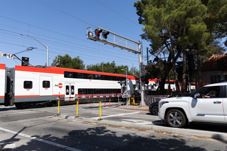 To create “quiet zones,” the council approves gates at three Caltrain crossings