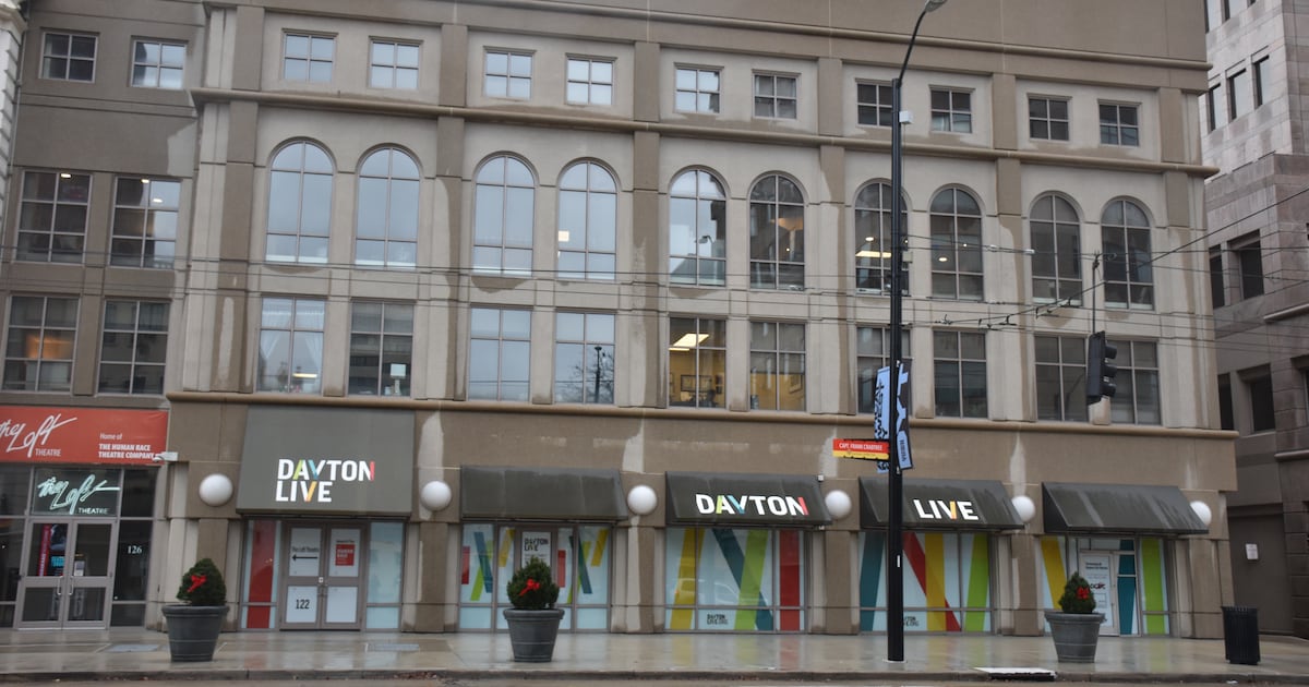 The DPD police lieutenant accused of stealing decorative signs from the shuttered Uno Chicago restaurant says he borrowed them